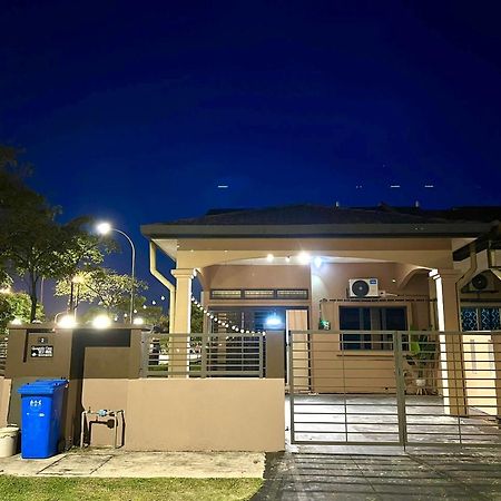 Quayside Cove Homestay - Corner House, Shah Alam Rimbayu Netflix Syok Tv Bbq Extérieur photo